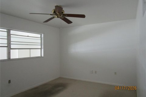 Condo in Saint Petersburg, Florida, 2 bedrooms № 2206105 - photo 19