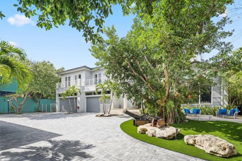Casa en Fort Lauderdale, Florida 9 dormitorios, 882.66 m2 № 2185259