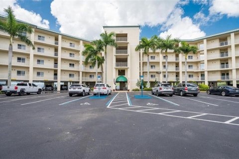 Condominio en venta en Saint Petersburg, Florida, 1 dormitorio, 47.01 m2 № 1720871 - foto 2