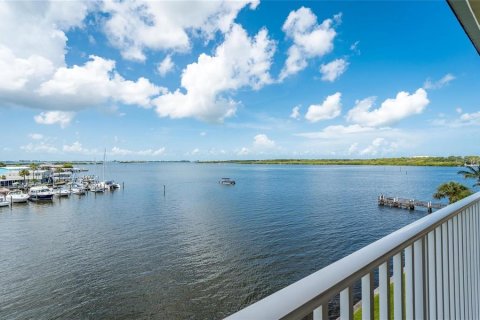 Condominio en venta en Saint Petersburg, Florida, 1 dormitorio, 47.01 m2 № 1720871 - foto 1