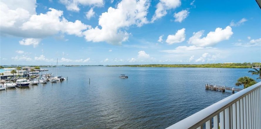 Condominio en Saint Petersburg, Florida, 1 dormitorio № 1720871