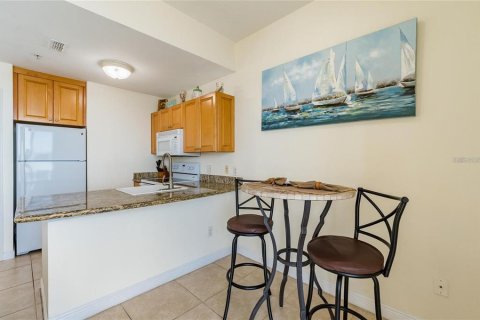 Condo in Saint Petersburg, Florida, 1 bedroom  № 1720871 - photo 10