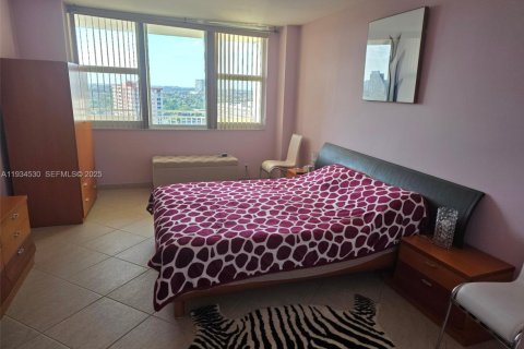 Снять в аренду кондоминиум в Халландейл-Бич, Флорида 1 спальня, 68.84м2, № 1993261 - фото 11