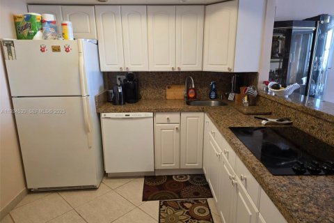 Снять в аренду кондоминиум в Халландейл-Бич, Флорида 1 спальня, 68.84м2, № 1993261 - фото 12