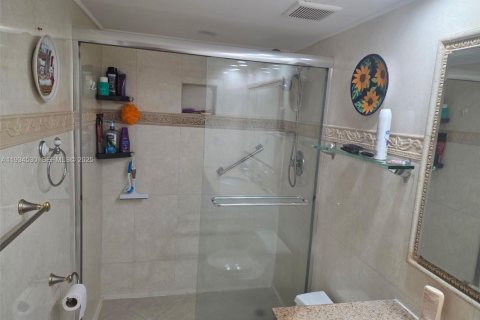 Снять в аренду кондоминиум в Халландейл-Бич, Флорида 1 спальня, 68.84м2, № 1993261 - фото 7