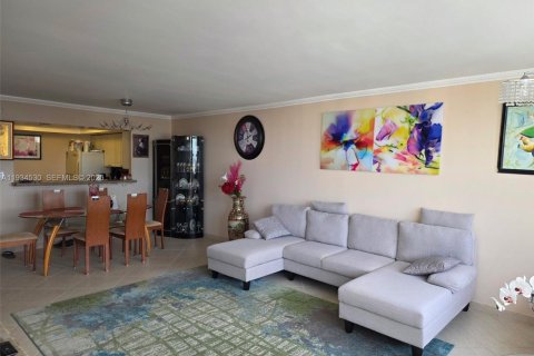 Снять в аренду кондоминиум в Халландейл-Бич, Флорида 1 спальня, 68.84м2, № 1993261 - фото 3