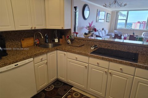 Снять в аренду кондоминиум в Халландейл-Бич, Флорида 1 спальня, 68.84м2, № 1993261 - фото 5