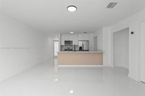 Townhouse in Miami Gardens, Florida 3 bedrooms, 107.02 sq.m. № 1973977 - photo 9