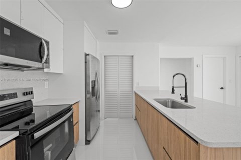 Townhouse in Miami Gardens, Florida 3 bedrooms, 107.02 sq.m. № 1973977 - photo 13