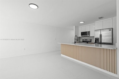 Townhouse in Miami Gardens, Florida 3 bedrooms, 107.02 sq.m. № 1973977 - photo 10