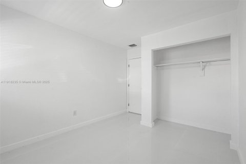 Townhouse in Miami Gardens, Florida 3 bedrooms, 107.02 sq.m. № 1973977 - photo 26