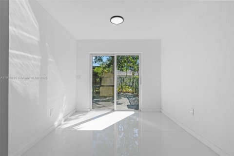 Townhouse in Miami Gardens, Florida 3 bedrooms, 107.02 sq.m. № 1973977 - photo 7