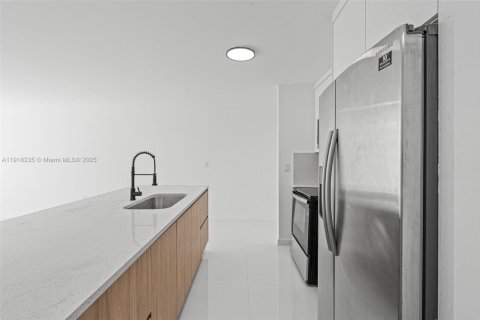 Townhouse in Miami Gardens, Florida 3 bedrooms, 107.02 sq.m. № 1973977 - photo 14