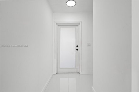 Townhouse in Miami Gardens, Florida 3 bedrooms, 107.02 sq.m. № 1973977 - photo 4