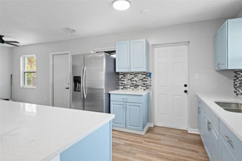 House in Port Charlotte, Florida 3 bedrooms, 162.39 sq.m. № 1838567 - photo 3