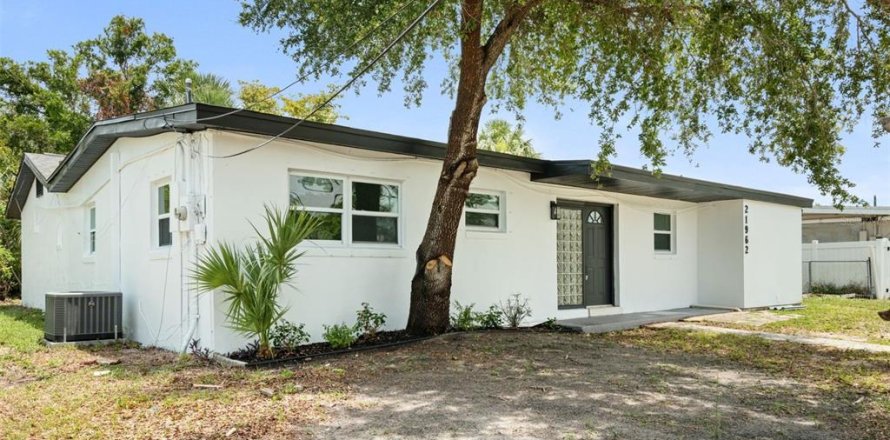 House in Port Charlotte, Florida 3 bedrooms, 162.39 sq.m. № 1838567
