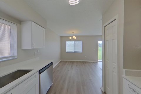 Villa ou maison à louer à Riverview, Floride: 4 chambres, 161.28 m2 № 2120650 - photo 5