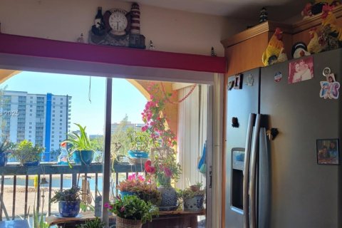 Купить кондоминиум в Майами, Флорида 1 спальня, 65.87м2, № 1958813 - фото 9