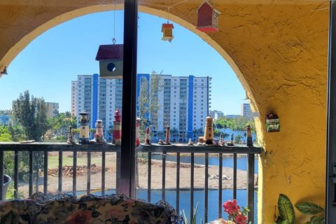 Купить кондоминиум в Майами, Флорида 1 спальня, 65.87м2, № 1958813 - фото 1