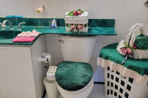 Купить кондоминиум в Майами, Флорида 1 спальня, 65.87м2, № 1958813 - фото 10