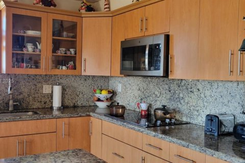 Купить кондоминиум в Майами, Флорида 1 спальня, 65.87м2, № 1958813 - фото 7