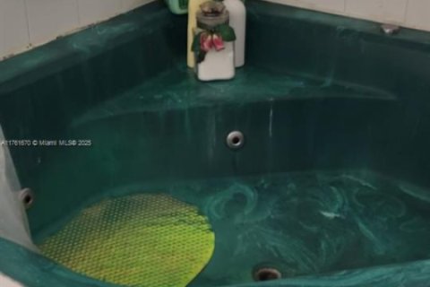 Купить кондоминиум в Майами, Флорида 1 спальня, 65.87м2, № 1958813 - фото 12