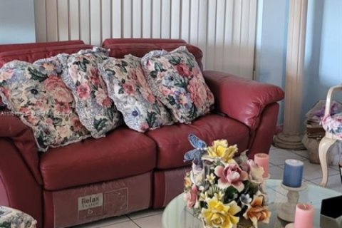 Купить кондоминиум в Майами, Флорида 1 спальня, 65.87м2, № 1958813 - фото 6