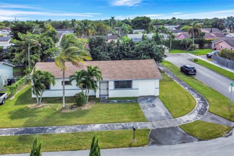 House in Homestead, Florida 3 bedrooms, 120.22 sq.m. № 1954824 - photo 12