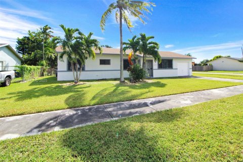 House in Homestead, Florida 3 bedrooms, 120.22 sq.m. № 1954824 - photo 20