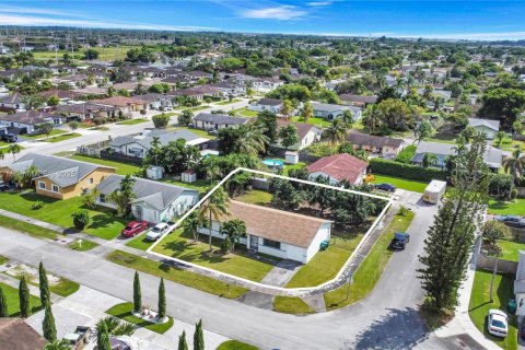 House in Homestead, Florida 3 bedrooms, 120.22 sq.m. № 1954824 - photo 3