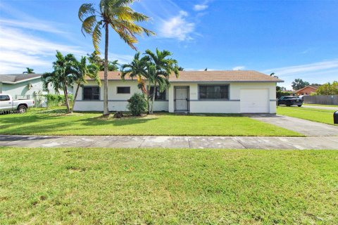 House in Homestead, Florida 3 bedrooms, 120.22 sq.m. № 1954824 - photo 21