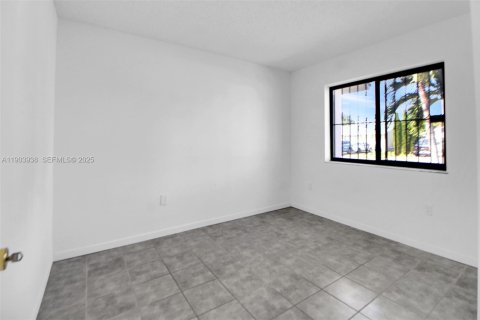 House in Homestead, Florida 3 bedrooms, 120.22 sq.m. № 1954824 - photo 4