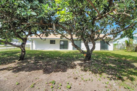 House in Homestead, Florida 3 bedrooms, 120.22 sq.m. № 1954824 - photo 17