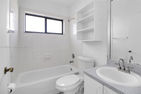 House in Homestead, Florida 3 bedrooms, 120.22 sq.m. № 1954824 - photo 5