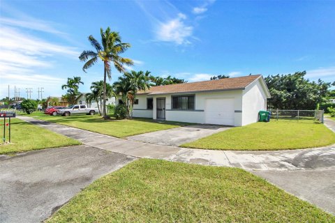 House in Homestead, Florida 3 bedrooms, 120.22 sq.m. № 1954824 - photo 22