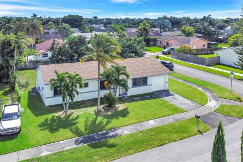 House in Homestead, Florida 3 bedrooms, 120.22 sq.m. № 1954824 - photo 11