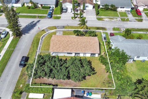 House in Homestead, Florida 3 bedrooms, 120.22 sq.m. № 1954824 - photo 9