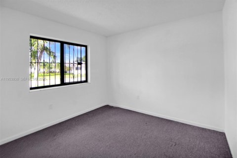 House in Homestead, Florida 3 bedrooms, 120.22 sq.m. № 1954824 - photo 6