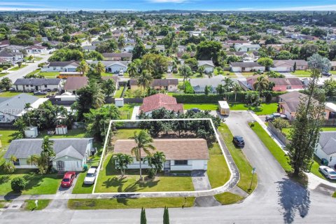 House in Homestead, Florida 3 bedrooms, 120.22 sq.m. № 1954824 - photo 8