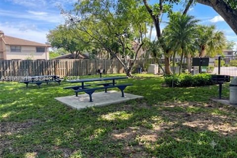 Condo in Sunrise, Florida, 2 bedrooms  № 2401267 - photo 30