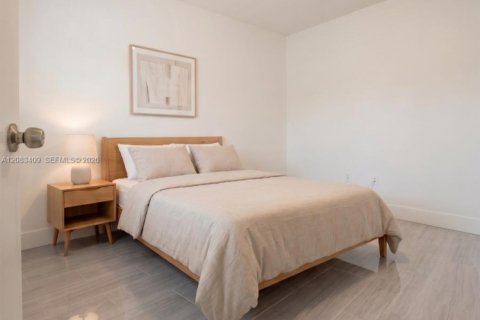 Condo in Sunrise, Florida, 2 bedrooms  № 2401267 - photo 17