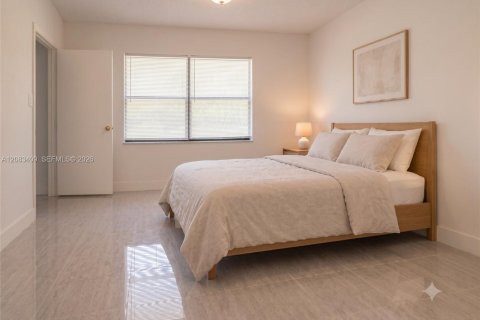 Condo in Sunrise, Florida, 2 bedrooms  № 2401267 - photo 18