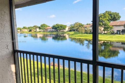 Condo in Sunrise, Florida, 2 bedrooms  № 2401267 - photo 14