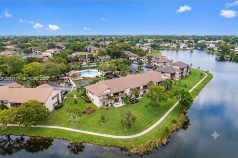 Condo in Sunrise, Florida, 2 bedrooms  № 2401267 - photo 28