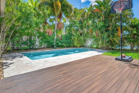 Casa en venta en Weston, Florida, 5 dormitorios, 242.85 m2 № 1790252 - foto 2