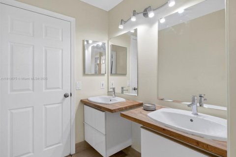 Casa en venta en Weston, Florida, 5 dormitorios, 242.85 m2 № 1790252 - foto 26