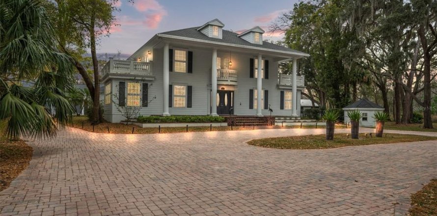 Casa en Lutz, Florida 7 dormitorios, 904.31 m2 № 1510863