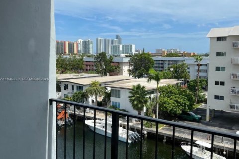 Condominio en venta en North Miami Beach, Florida, 1 dormitorio, 60.57 m2 № 2089072 - foto 7