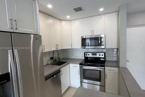 Condominio en venta en North Miami Beach, Florida, 1 dormitorio, 60.57 m2 № 2089072 - foto 3