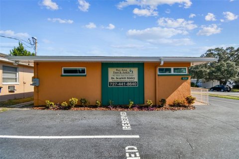 Commercial property in Clearwater, Florida 191.29 sq.m. № 2226602 - photo 4